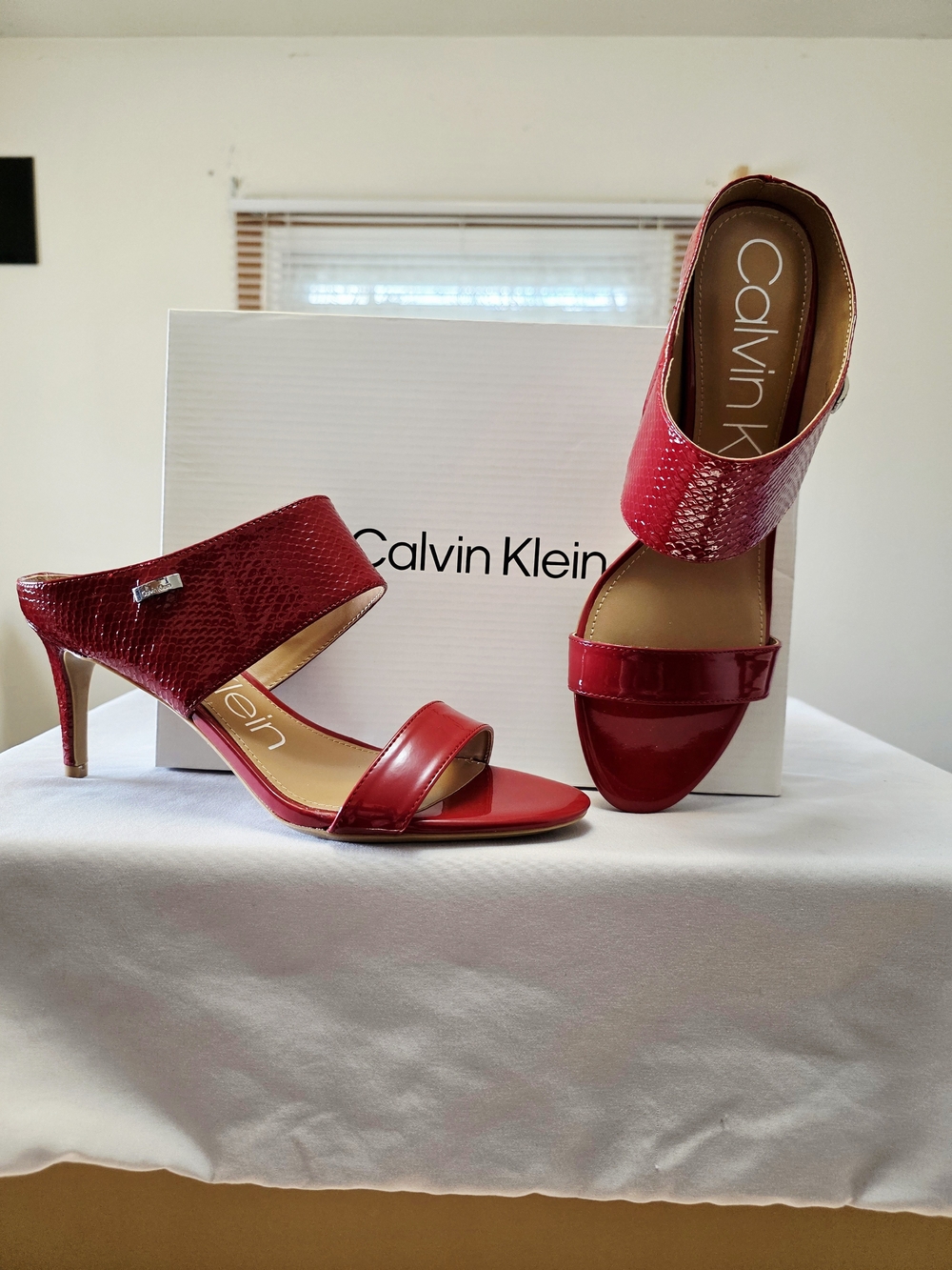 Calvin Klein Lorinda Sandal In Red Multi Size 9M